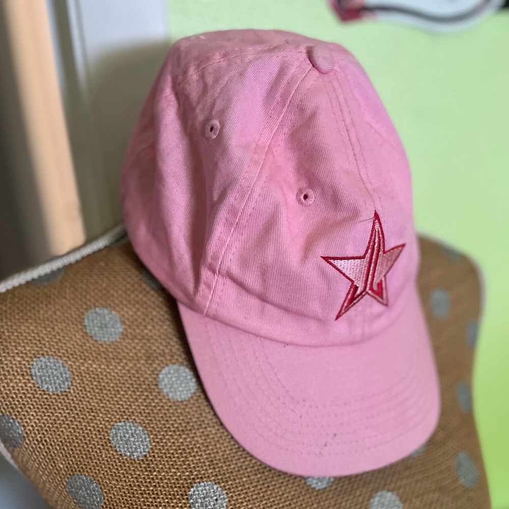 Exclusive Valentine’s Day limited edition Jeffree Star Cap
